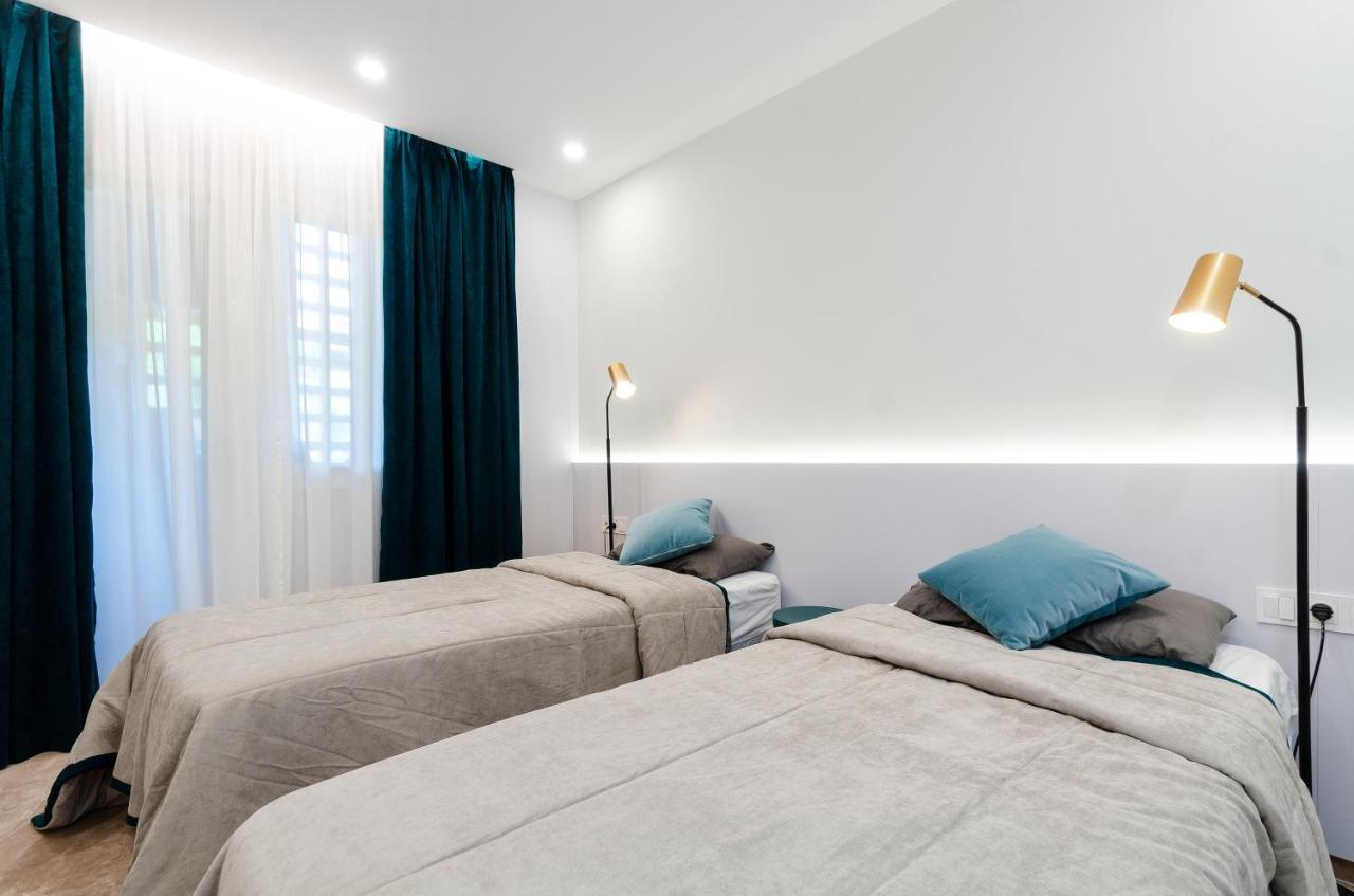 דירות Luxury Blue Coast Seaside Retreat מארבלה מראה חיצוני תמונה