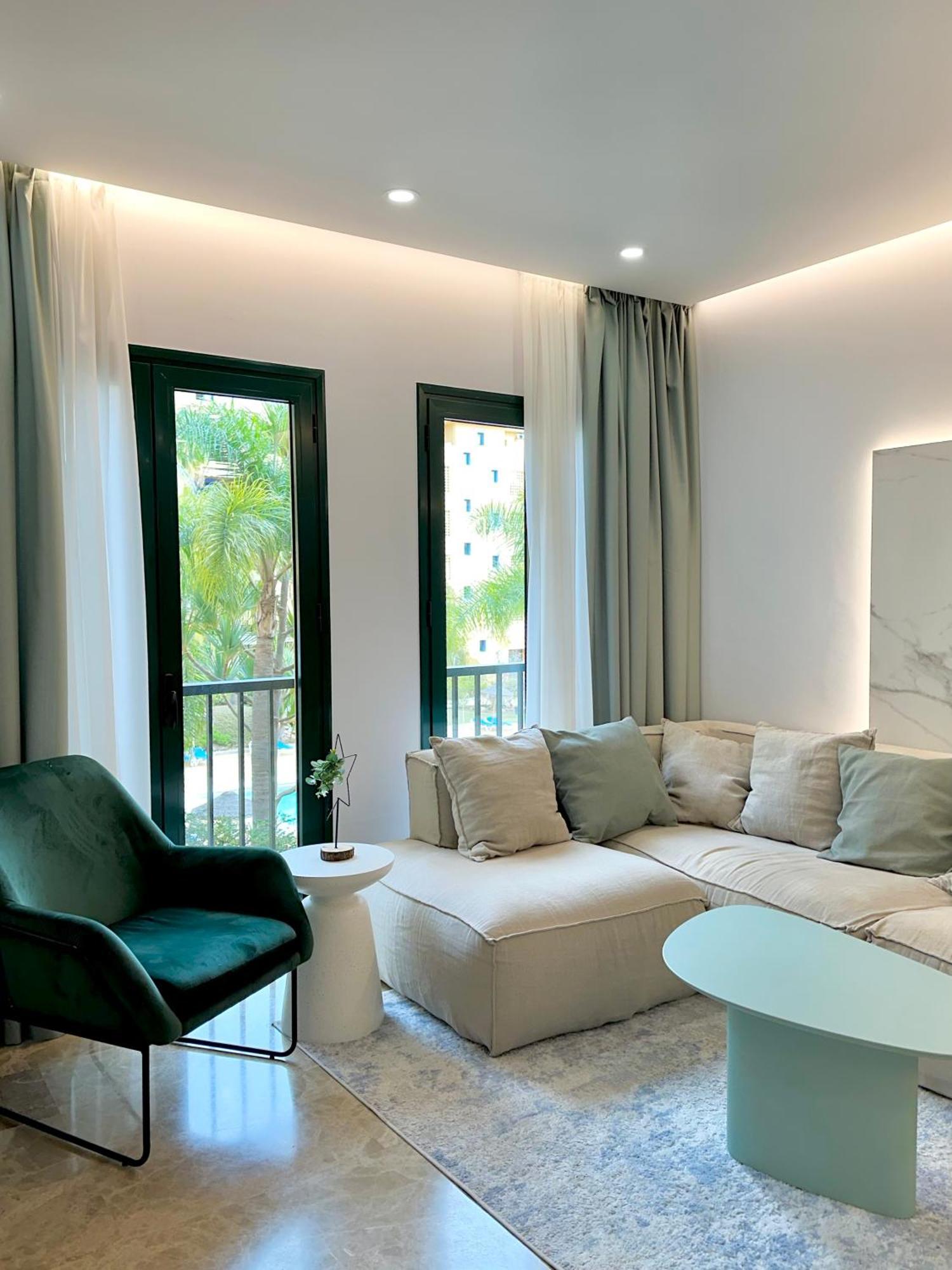 דירות Luxury Blue Coast Seaside Retreat מארבלה מראה חיצוני תמונה