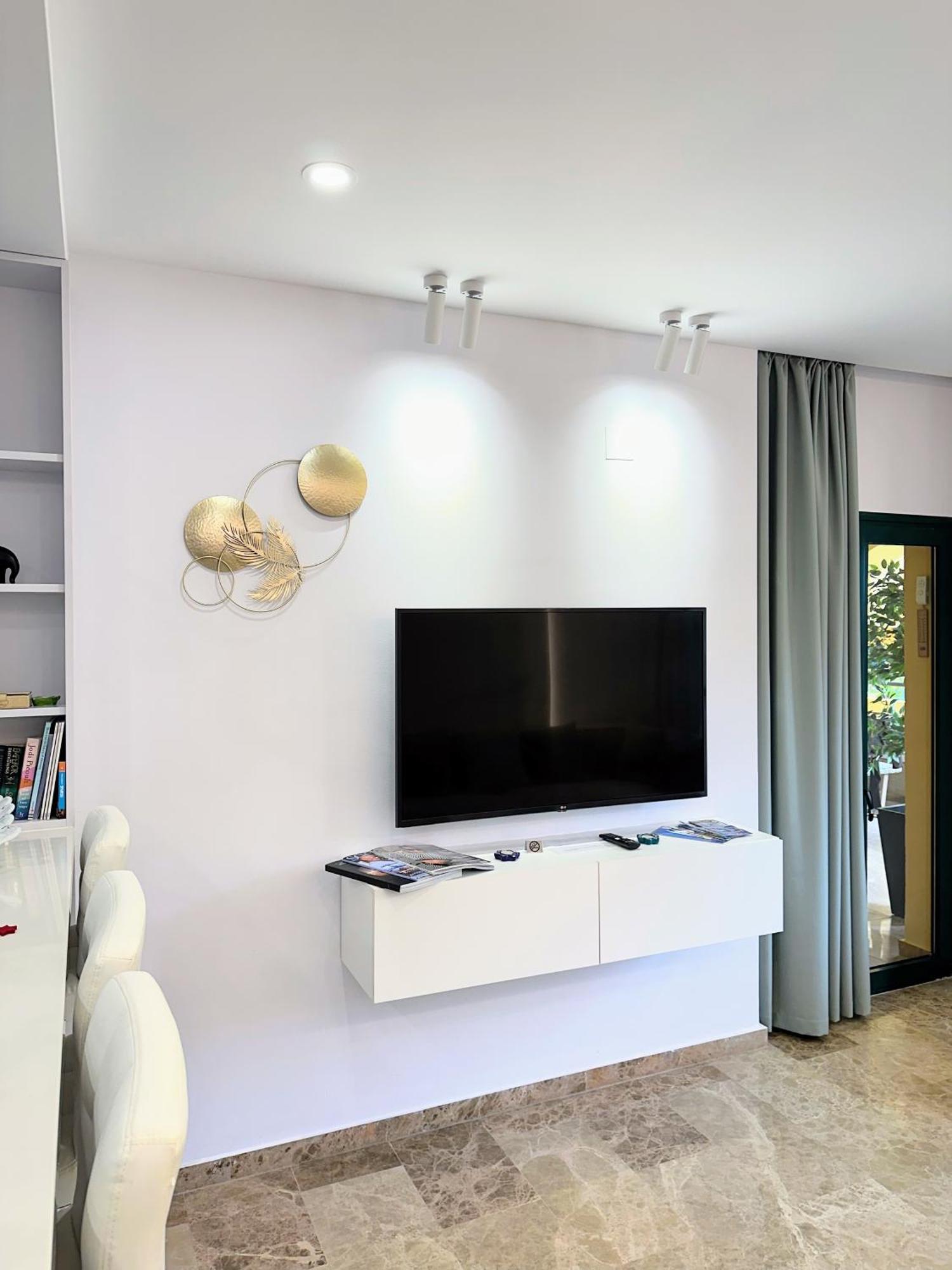 דירות Luxury Blue Coast Seaside Retreat מארבלה מראה חיצוני תמונה